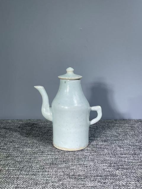 古玩陶瓷晚清白釉執壺真品鑒賞圖