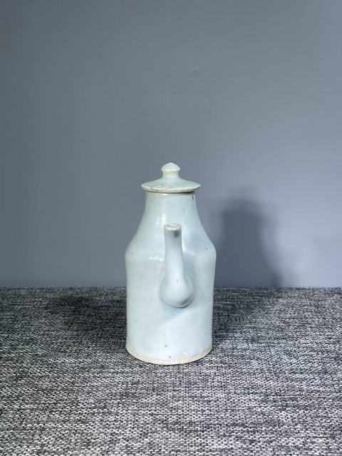 古玩陶瓷晚清白釉執壺真品鑒賞圖