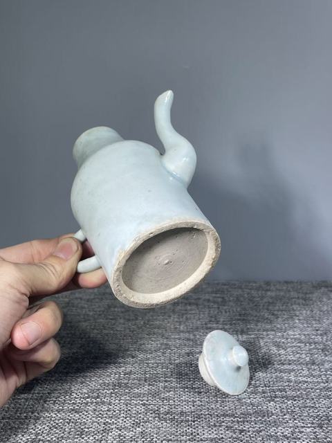古玩陶瓷晚清白釉執壺真品鑒賞圖
