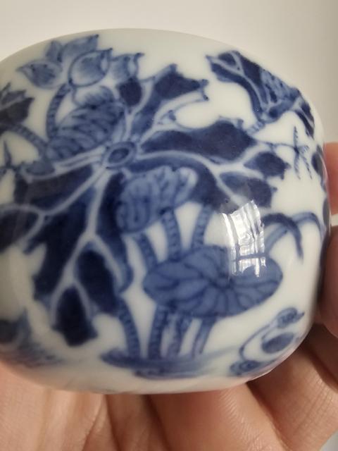 古玩陶瓷蓮池游禽滿池嬌青花杯真品鑒賞圖