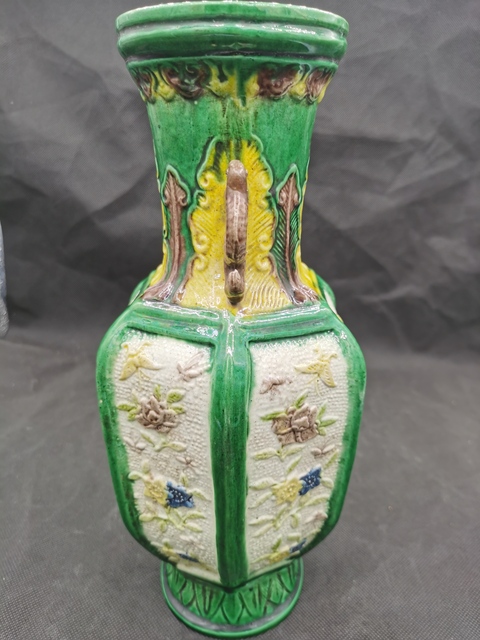 古玩陶瓷素三彩花卉紋雙耳瓶真品鑒賞圖