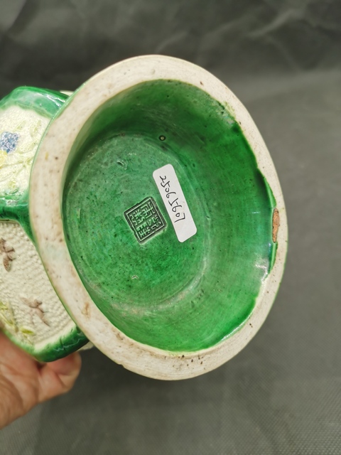 古玩陶瓷素三彩花卉紋雙耳瓶真品鑒賞圖