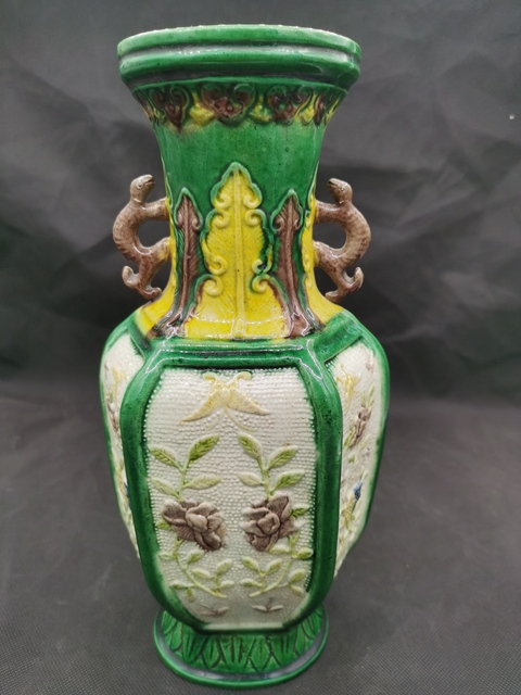 古玩陶瓷素三彩花卉紋雙耳瓶真品鑒賞圖