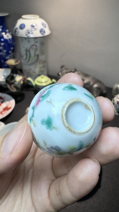 古玩陶瓷粉彩臥足杯真品鑒賞圖