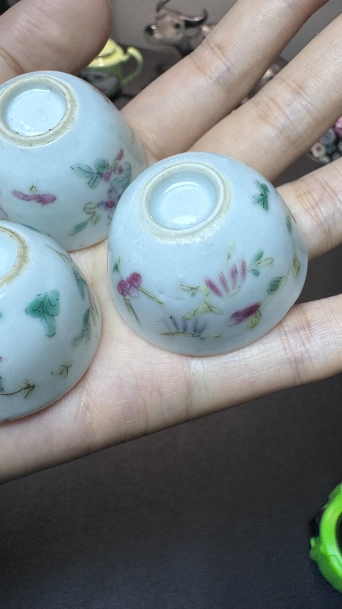古玩陶瓷粉彩臥足杯真品鑒賞圖