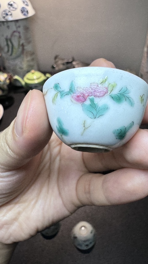 古玩陶瓷粉彩臥足杯真品鑒賞圖