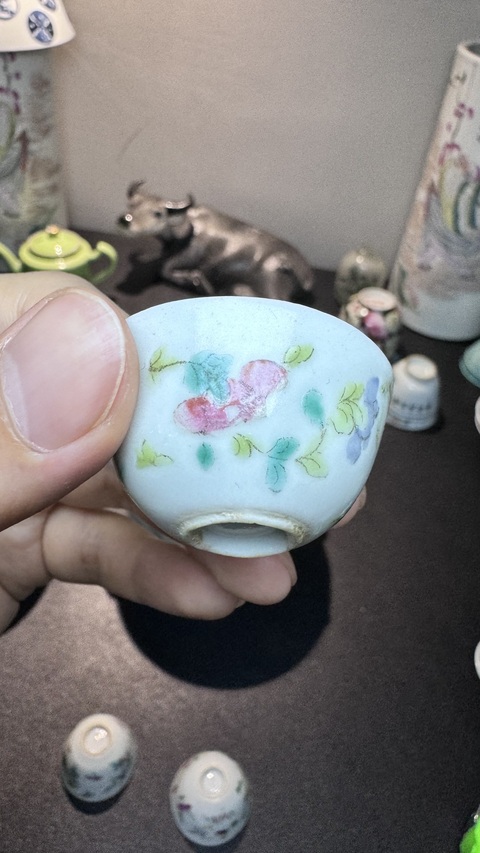 古玩陶瓷粉彩臥足杯真品鑒賞圖