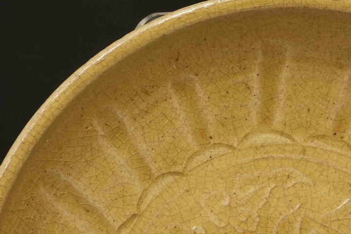 古玩陶瓷青釉印花盤真品鑒賞圖