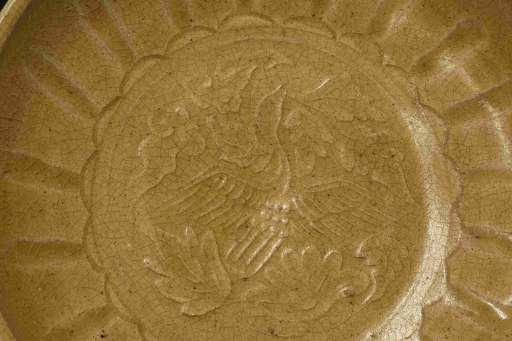 古玩陶瓷青釉印花盤真品鑒賞圖