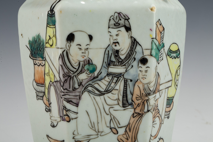 古玩陶瓷民國(guó)·淺降彩人物故事紋雙耳六方瓶拍賣，當(dāng)前價(jià)格1864元
