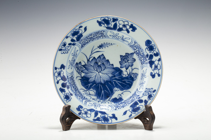古玩陶瓷清康熙·青花荷葉紋折沿盤真品鑒賞圖