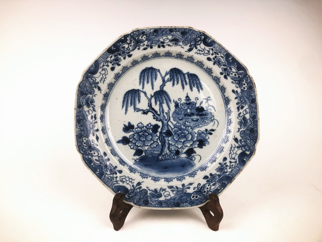 古玩陶瓷清早期·青花柳樹八方盤拍賣，當前價格500元