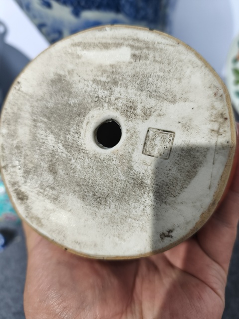 古玩陶瓷粉彩無雙普人物雙耳瓶真品鑒賞圖