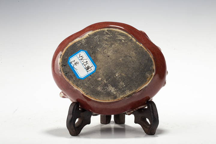 古玩陶瓷清晚·紅釉堆塑松鼠葡萄紋海棠形洗拍賣，當前價格3576元