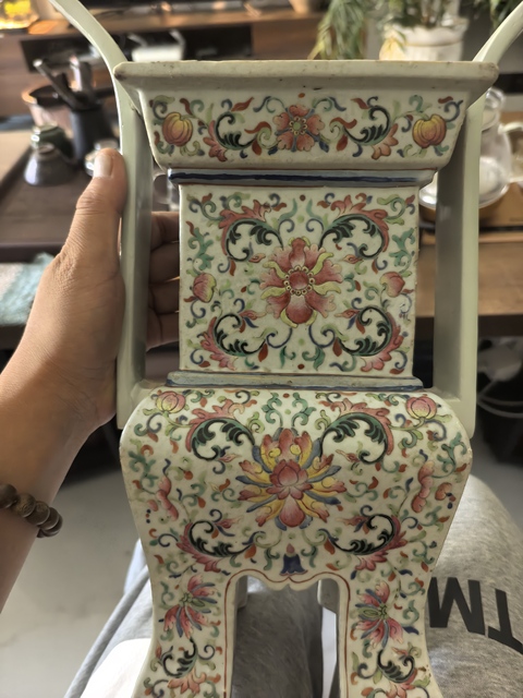 古玩陶瓷花卉紋粉彩香爐真品鑒賞圖
