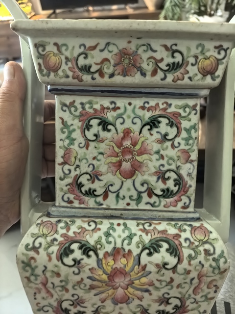 古玩陶瓷花卉紋粉彩香爐真品鑒賞圖