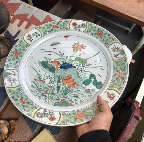 古玩陶瓷五彩花卉盤真品鑒賞圖