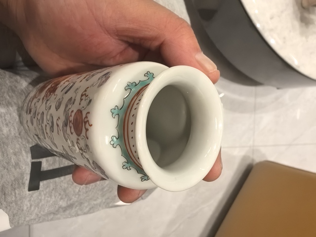 古玩陶瓷龍紋粉彩瓶真品鑒賞圖