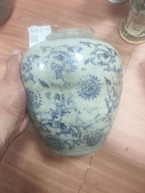 古玩陶瓷青花花卉紋罐真品鑒賞圖