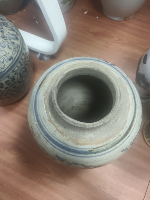 古玩陶瓷青花花卉紋罐真品鑒賞圖