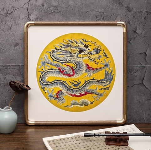 古玩雜項【0起】清晚期?黃地三藍盤金繡龍紋刺繡掛屏拍賣，當前價格640元