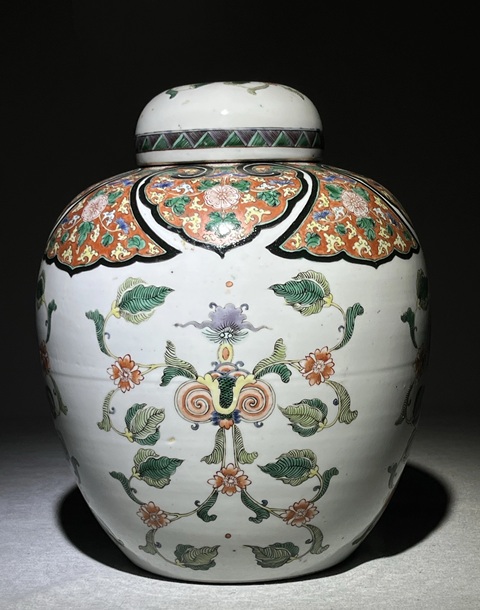 古玩陶瓷五彩披肩花卉紋蓋罐真品鑒賞圖