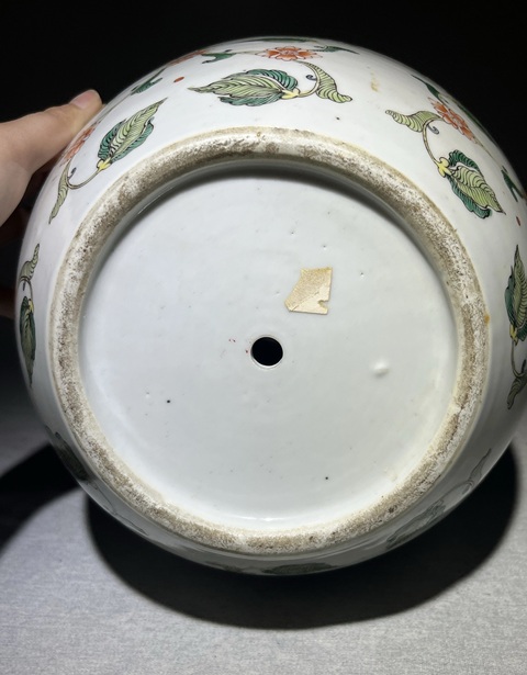 古玩陶瓷五彩披肩花卉紋蓋罐真品鑒賞圖