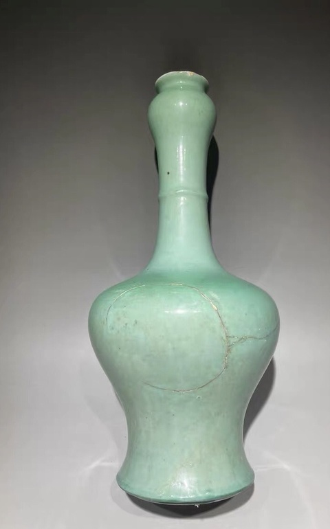 古玩陶瓷清代翠青釉蒜頭瓶真品鑒賞圖