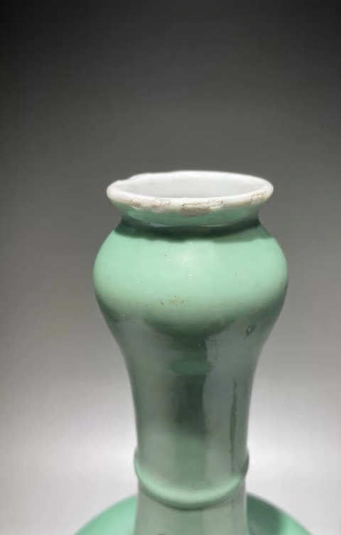 古玩陶瓷清代翠青釉蒜頭瓶真品鑒賞圖