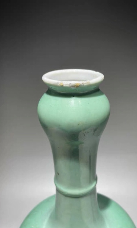 古玩陶瓷清代翠青釉蒜頭瓶真品鑒賞圖