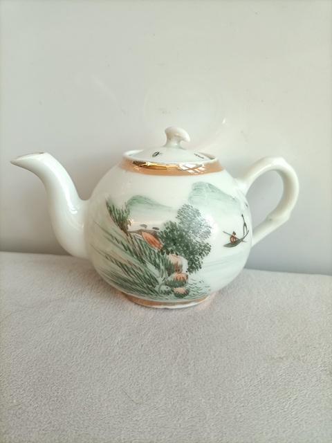古玩陶瓷淺降彩山水紋茶壺拍賣,當前價格580元