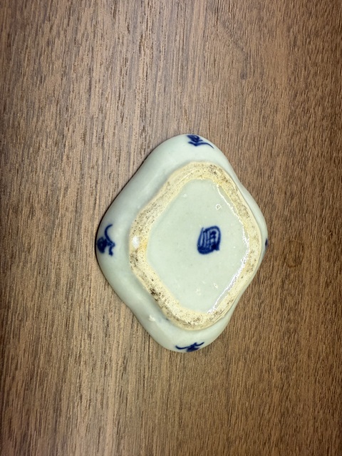 古玩陶瓷乾隆青花海棠筆舔拍賣,當前價格280元