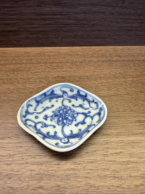 古玩陶瓷乾隆青花海棠筆舔拍賣,當前價格280元