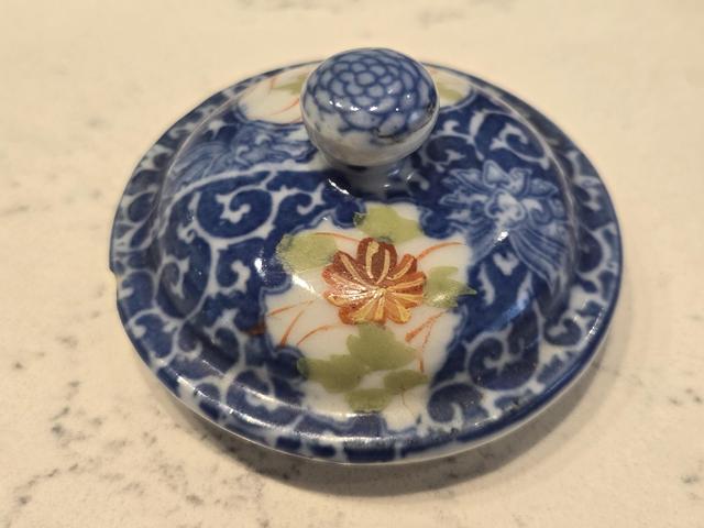 古玩陶瓷花卉紋雙耳蓋罐真品鑒賞圖