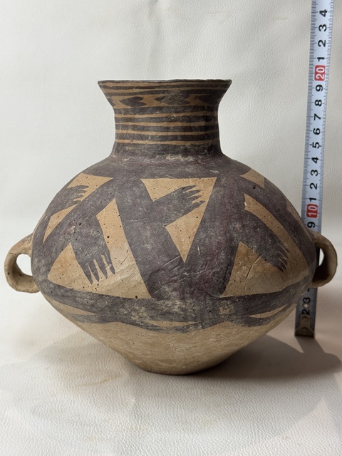 古玩陶瓷馬家窯文化·馬廠類型折線蛙臂紋雙耳壺真品鑒賞圖