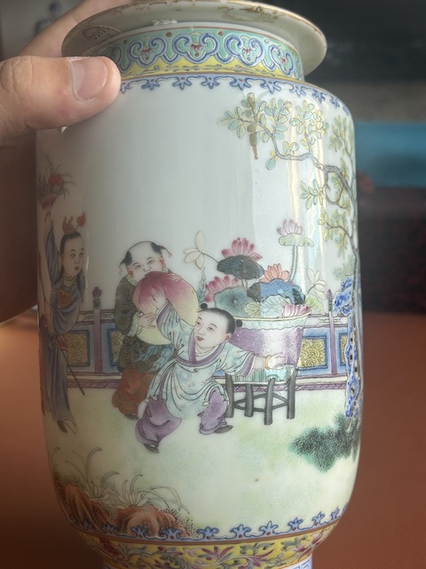 古玩陶瓷嬰戲紋粉彩燈籠瓶真品鑒賞圖