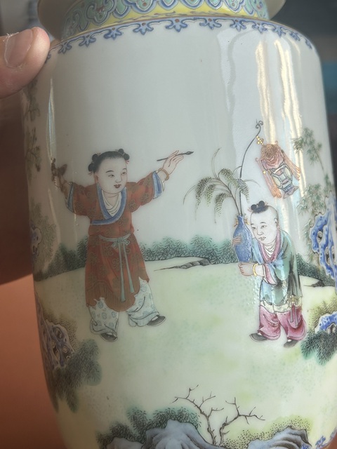 古玩陶瓷嬰戲紋粉彩燈籠瓶真品鑒賞圖