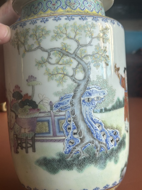 古玩陶瓷嬰戲紋粉彩燈籠瓶真品鑒賞圖