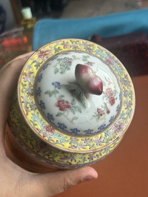 古玩陶瓷嬰戲紋粉彩燈籠瓶真品鑒賞圖