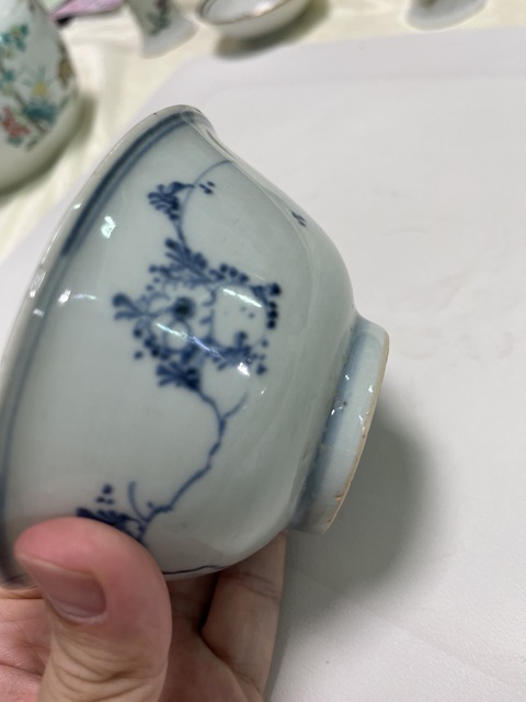 古玩陶瓷青花花卉紋茶碗真品鑒賞圖