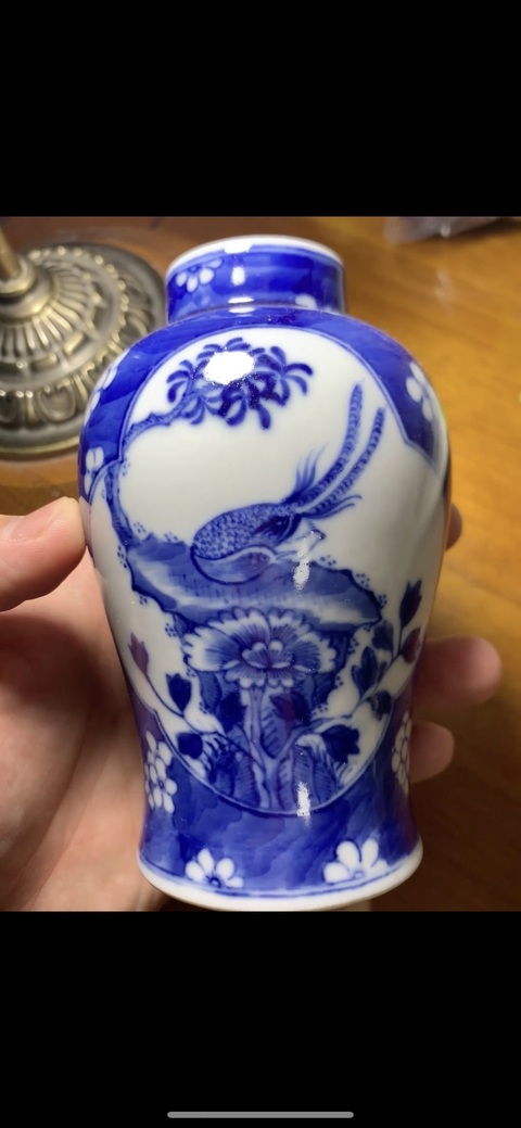 古玩陶瓷花鳥紋青花瓶真品鑒賞圖