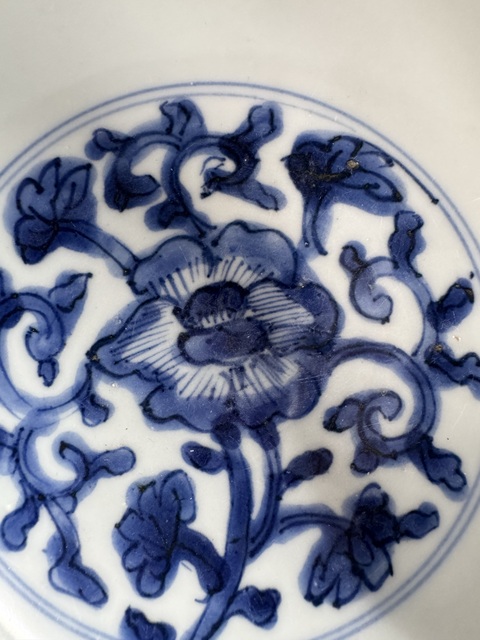 古玩陶瓷青花花卉紋茶碗真品鑒賞圖