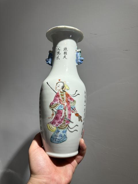 古玩陶瓷粉彩無(wú)雙普人物雙耳瓶真品鑒賞圖