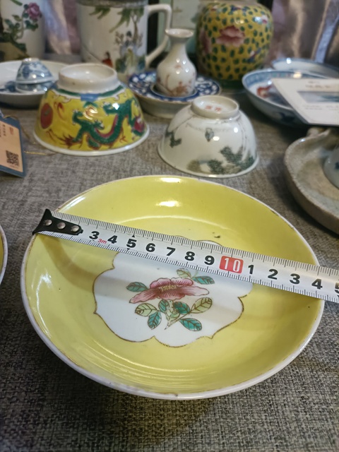 古玩陶瓷民國黃地粉彩花卉紋盤拍賣，當前價格3888元