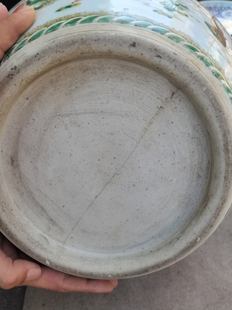 古玩陶瓷連年有余蓮池游禽滿池嬌粉彩缸真品鑒賞圖