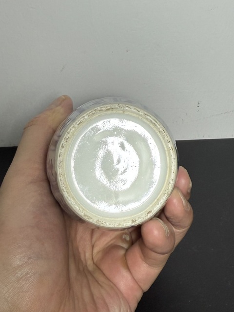 古玩陶瓷晚清·青花纏枝蓮寶相花浮雕螭龍“一統(tǒng)山河”紋包袱瓶拍賣,當(dāng)前價(jià)格1500元