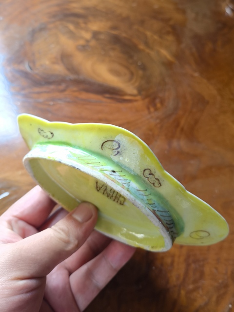 古玩陶瓷晚清花卉紋黃地粉彩海棠盤拍賣,當前價格399元