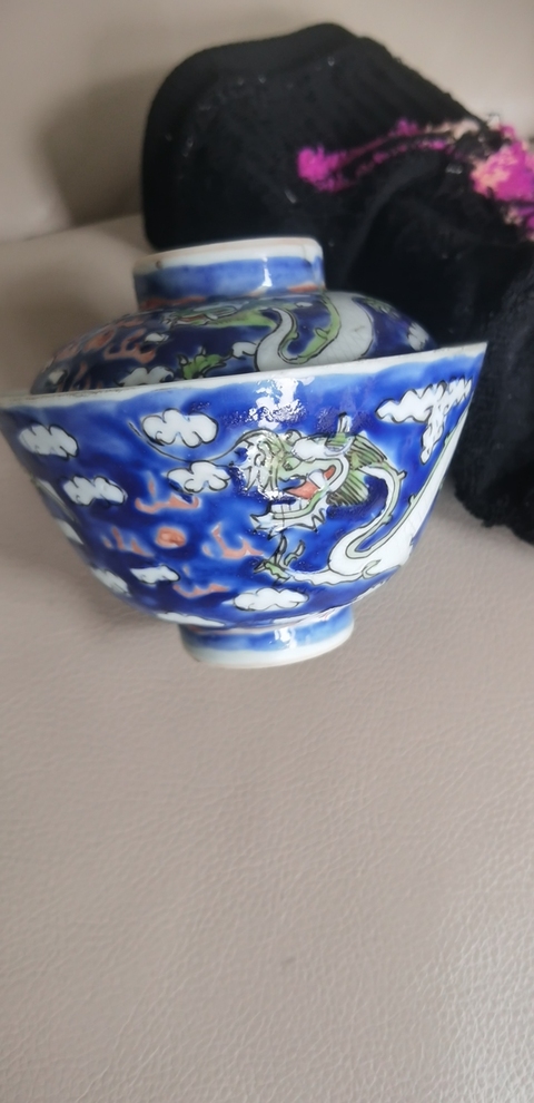 古玩陶瓷龍紋粉彩蓋碗真品鑒賞圖