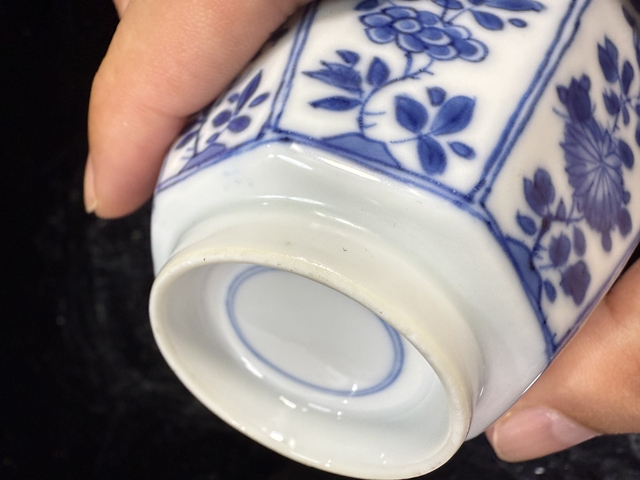 古玩陶瓷花卉紋青花八方杯真品鑒賞圖
