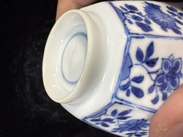 古玩陶瓷花卉紋青花八方杯真品鑒賞圖